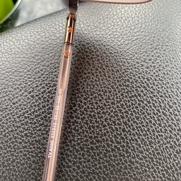 Designer shades. - Picture 5 of 10